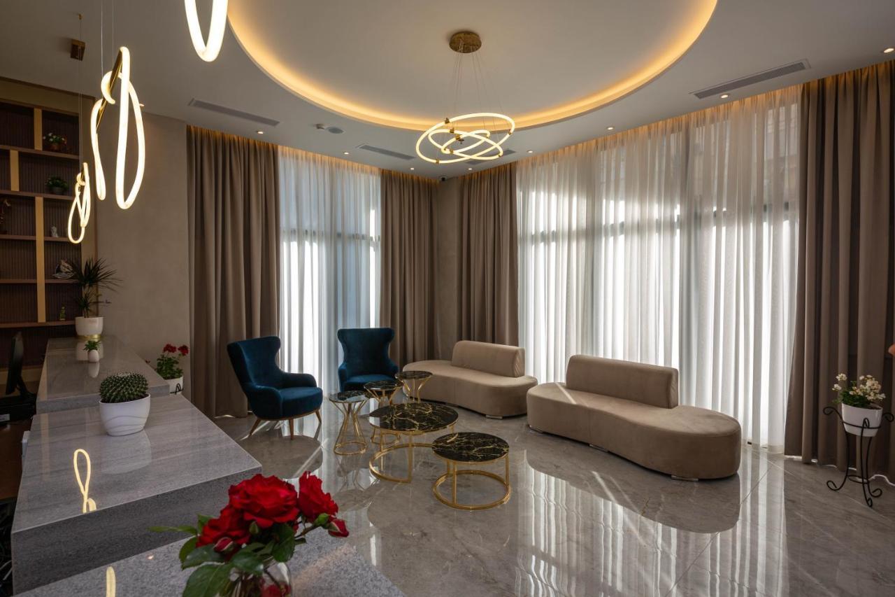 Merar Hotel Golem  Extérieur photo