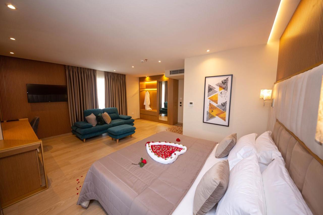 Merar Hotel Golem  Extérieur photo