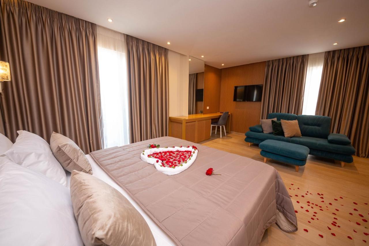 Merar Hotel Golem  Extérieur photo