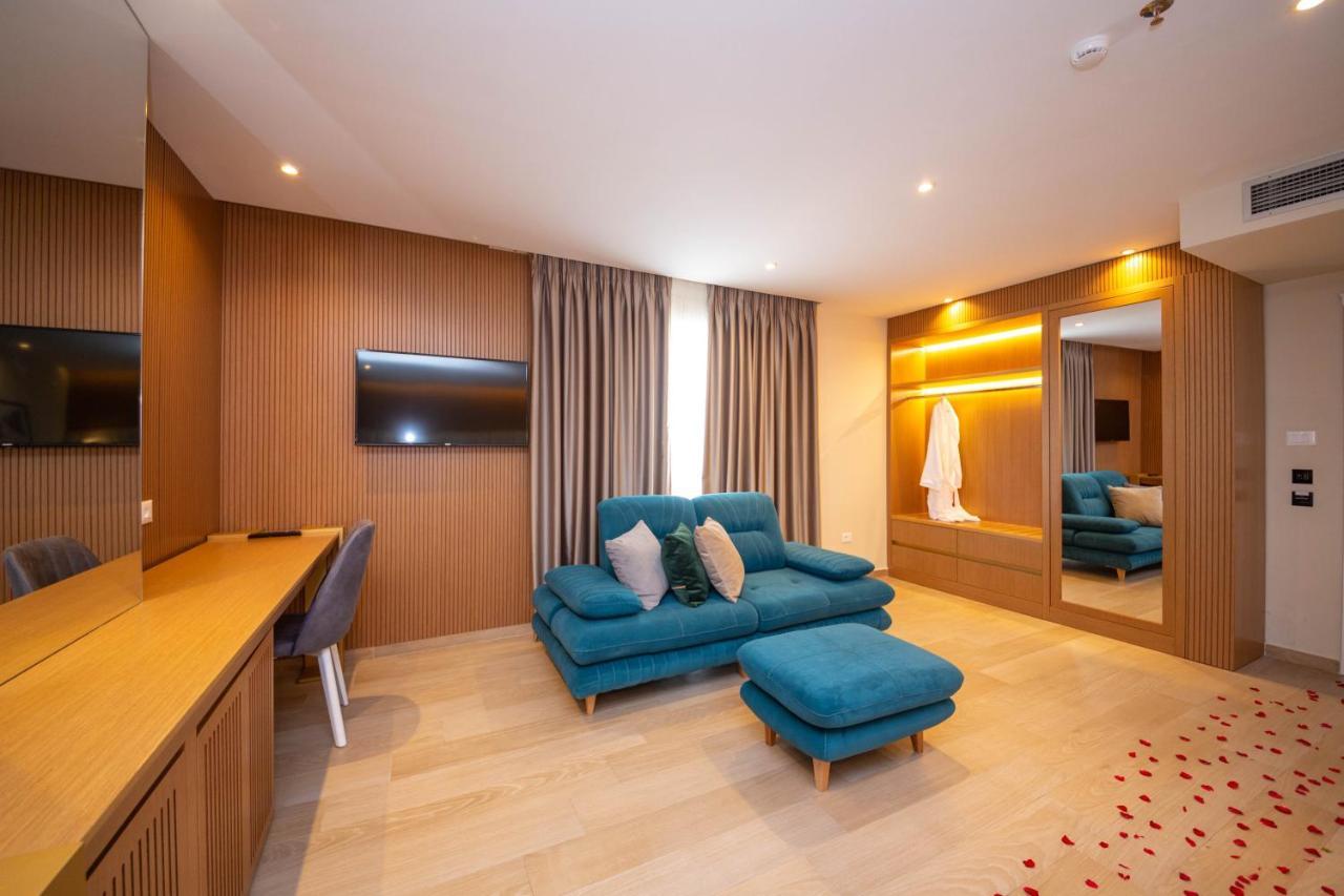 Merar Hotel Golem  Extérieur photo
